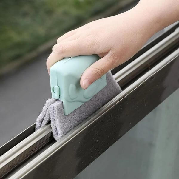 MAGIC BRUSH FOR CLEANING WINDOWS