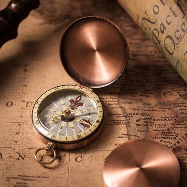 METAL CLAMSHELL COPPER COMPASS