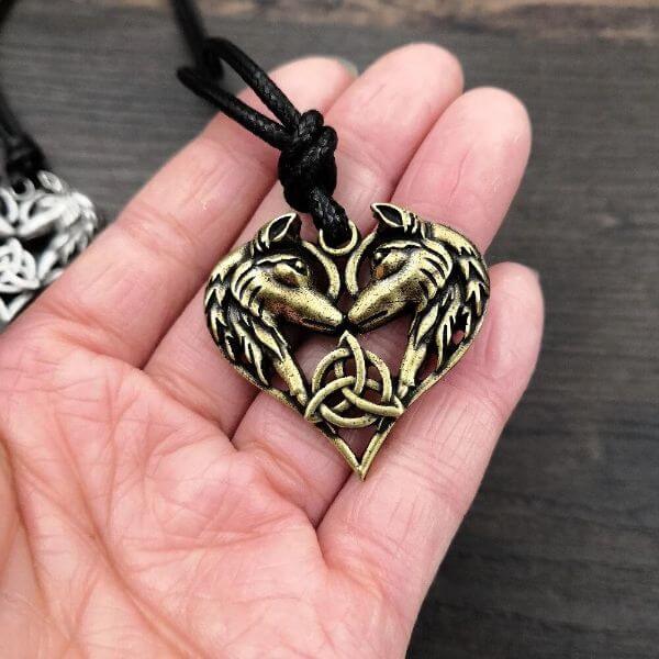 HEARTED SHAPED WOLVES NECKLACE