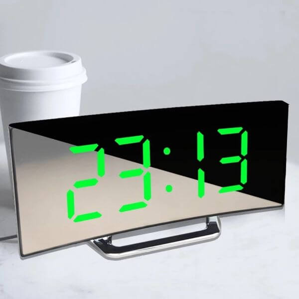 TABLE CLOCK WITH CURVED MIRROR LED DISPLAY