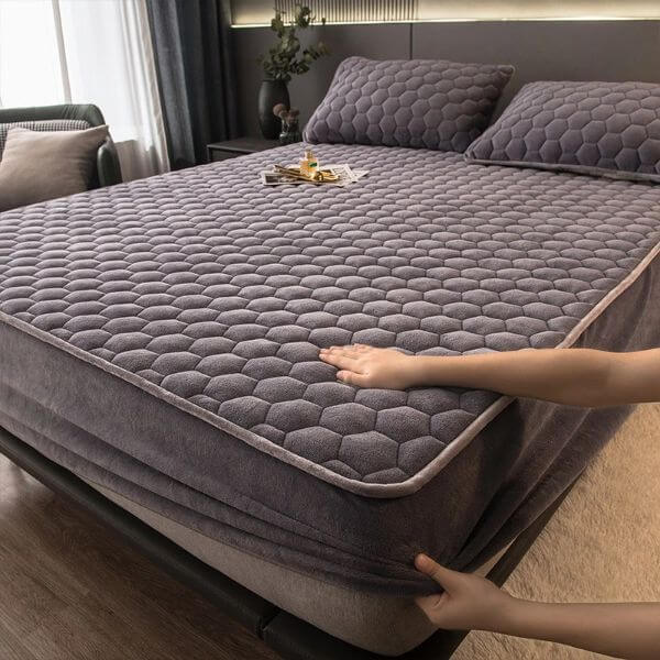 THICKEN QUILTED MATTRESS COVER