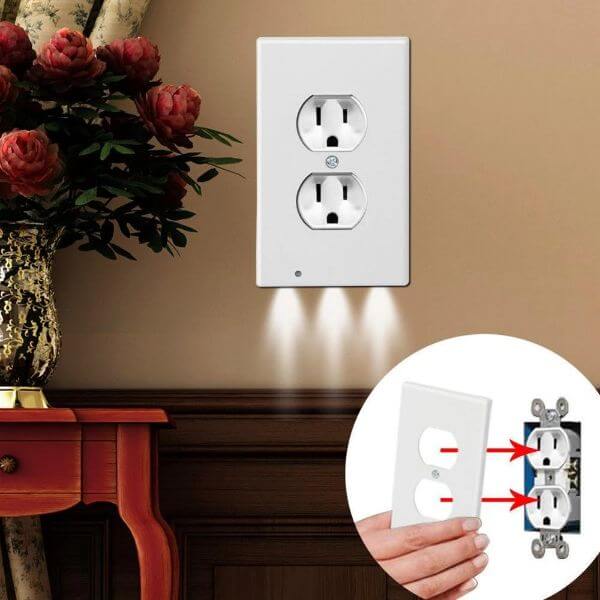 OUTLET WALL PLATE WITH LED NIGHT LIGHTS