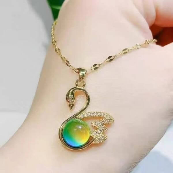 COLOR CHANGING THERMOSTONE SWAN NECKLACE