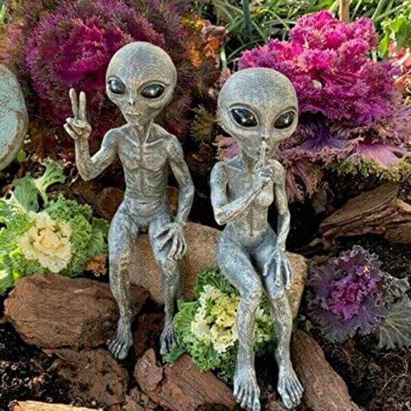 OUTER SPACE ALIEN DUDE AND BABE SHELF SITTERS