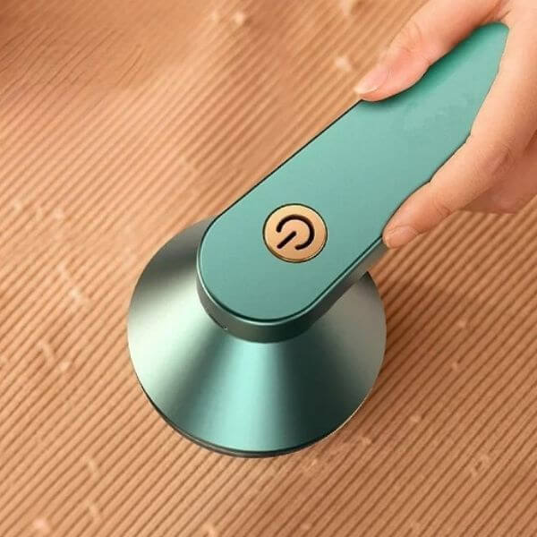 PORTABLE RECHARGEABLE LINT REMOVER