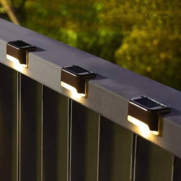 OUTDOOR LED SOLAR LAMP