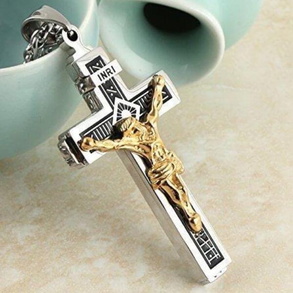 FASHIONABLE CROSS NECKLACE