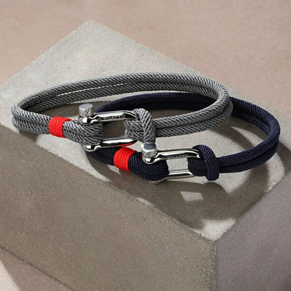 LUXURIOUS ALCHOR NAVY SHACKLE BRACELET