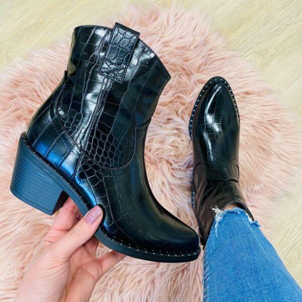 ALIGATOR PATTERN LEATHER ANKLE BOOTS