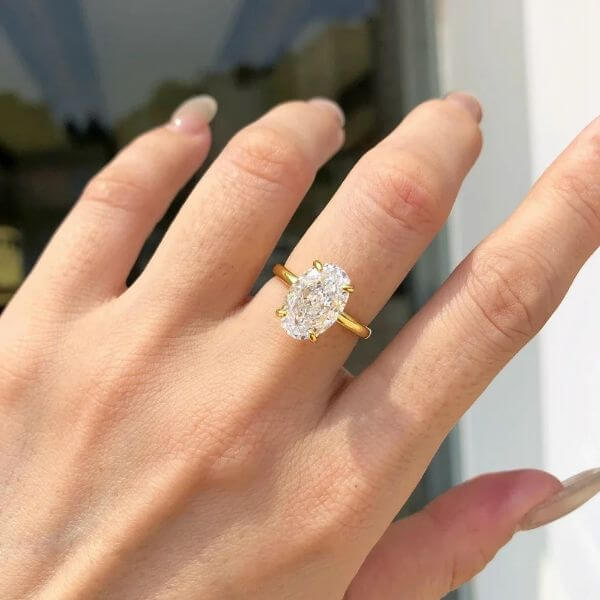 MOISSANITE DIAMOND RING