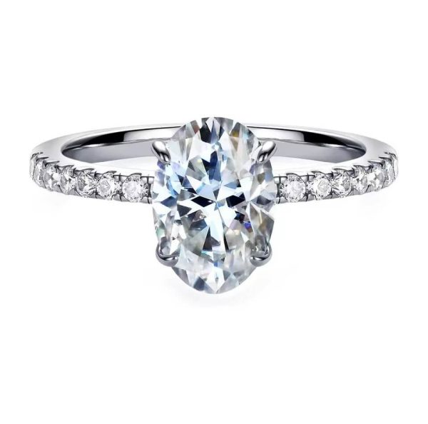 SHINY OVAL MOISSANITE RING